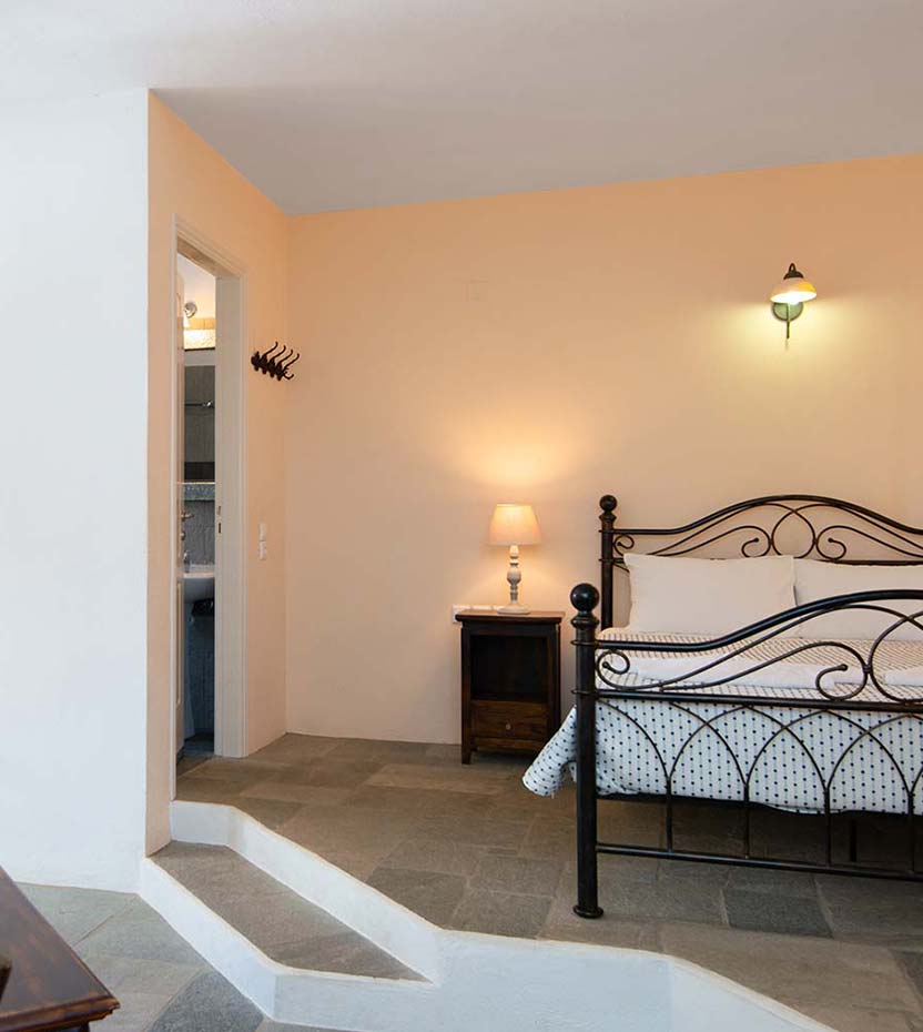 Η κουζίνα και το υπνοδωμάτιο στο διαμέρισμα 1