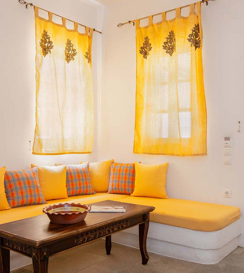 Καθιστικό με γωνιακό καναπέ στο διαμέρισμα 3